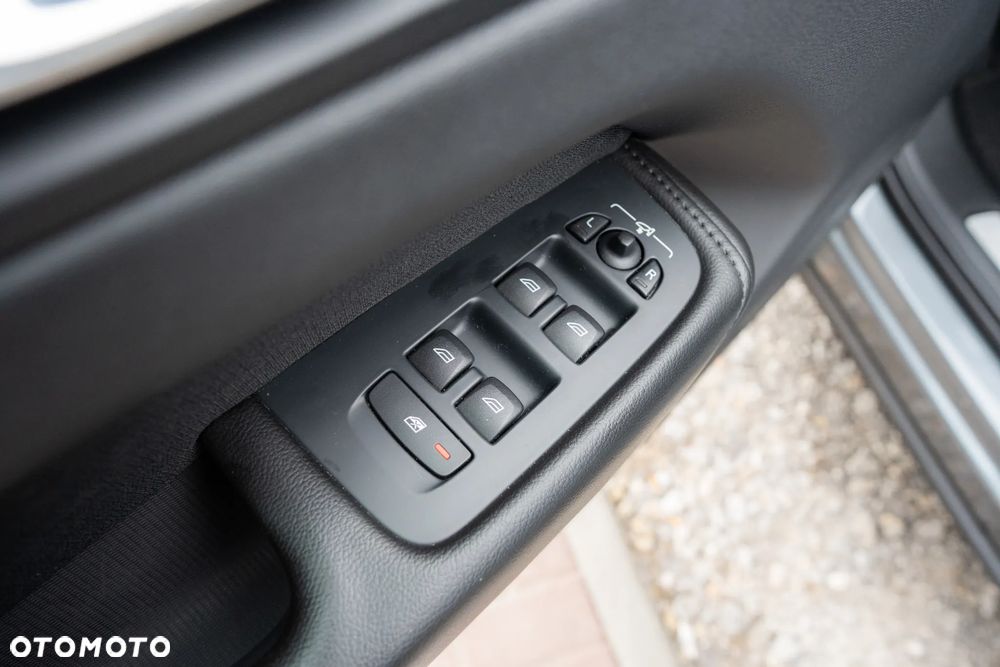 Volvo XC 60 D4 Geartronic Momentum Pro - 10