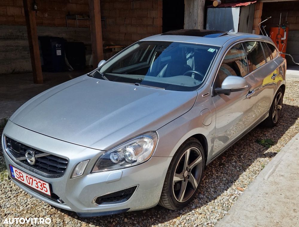 Volvo V60 D6 Plug-In-Hybrid AWD Geartronic Summum - 2