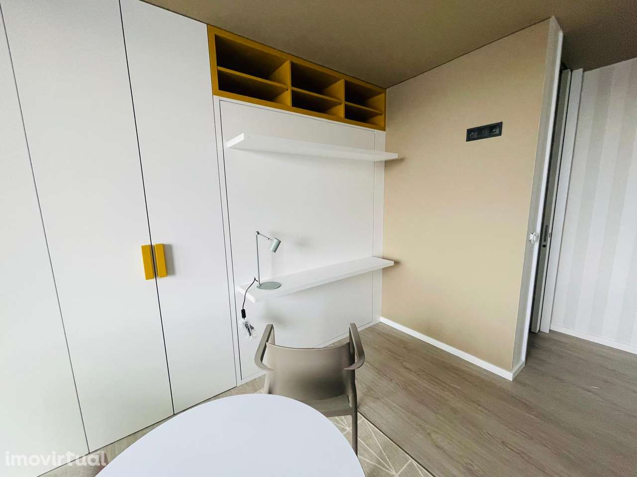 Excelente T0 totalmente equipado e mobilado - Grande imagem: 2/18