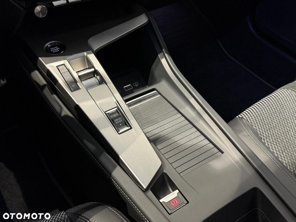 Peugeot 408 - 32