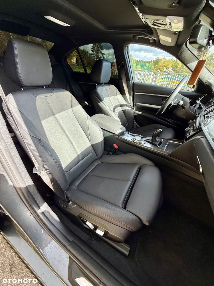 BMW Seria 3 330i M Sport - 25