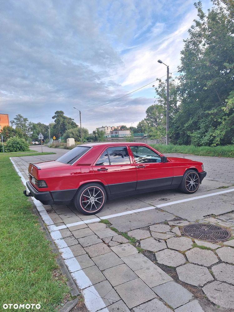 Mercedes-Benz W201 (190) - 1