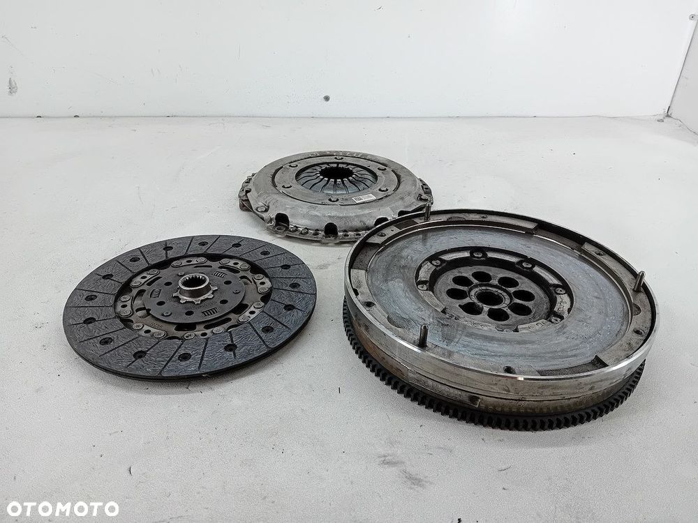 KOŁO DWUMASOWE KOMPLETNE OPEL INSIGNIA 55574769  55574767 1.6 16V - 4