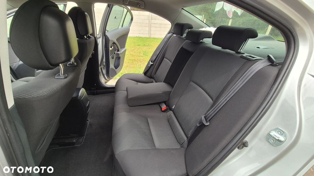 Toyota Avensis 1.8 Luna - 15