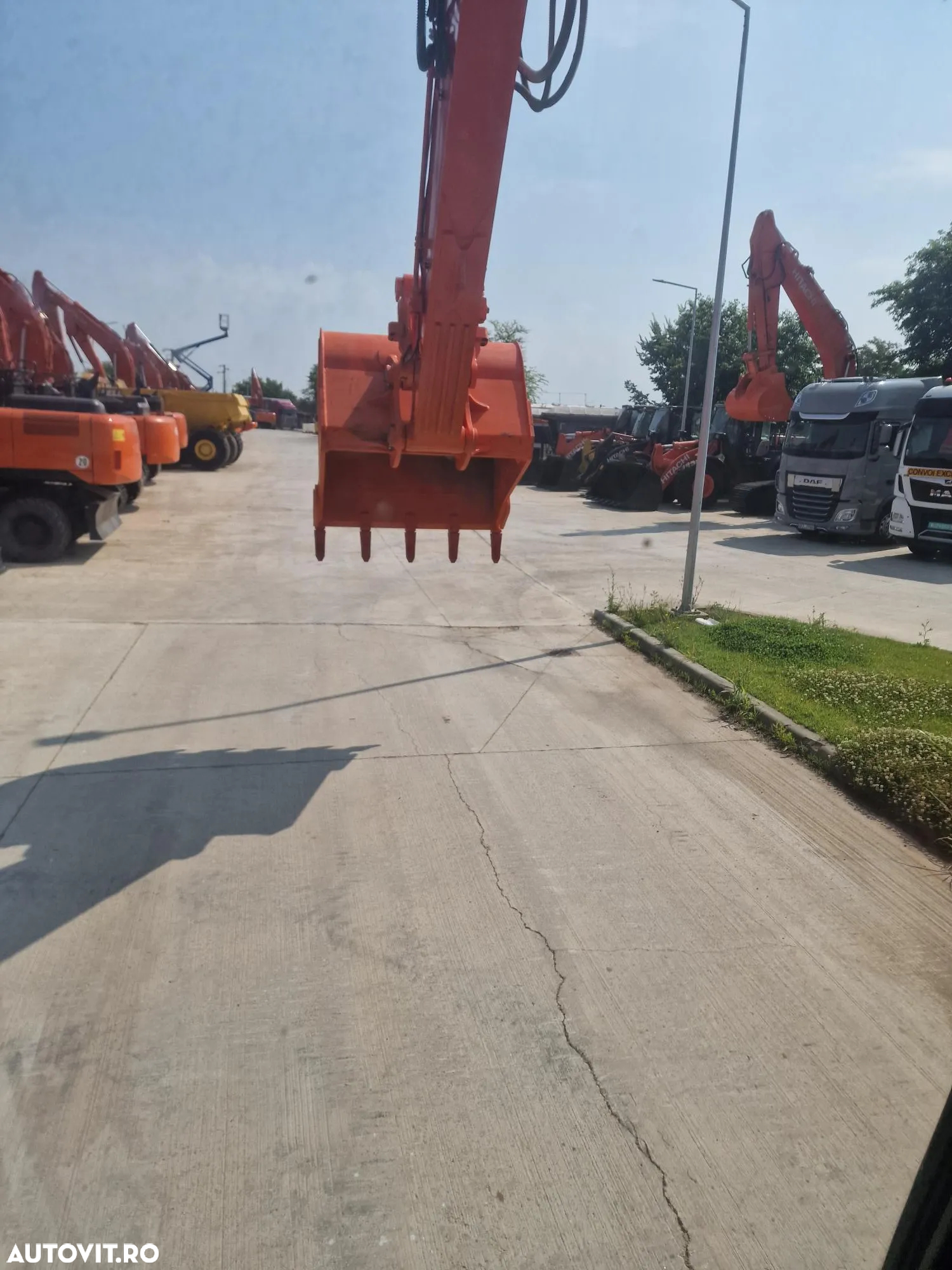 Hitachi ZX250LCN-6, 27,1t, 10.139h, cupa NOUA 1,55mc-76.900 EUR+Tva, gresare automata, Instalatia hdr de picon, inst hidr rotire atasament, lant 80%, camera spate si lateral, pregatire 3D, SUPER INTRETINUT-posibilitate leasing-PROMOTIE 76900 EUR+Tva - 9