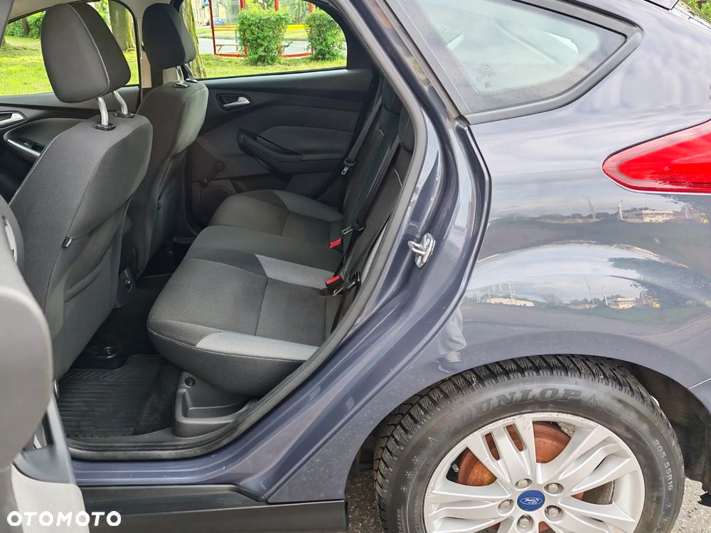 Ford Focus 1.6 Ambiente - 23