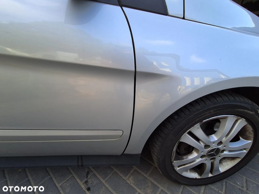 SPRZEDAM MERCEDES B-KLASA W245 PRAWY PRZEDNI BŁOTNIK W KOLOR 761 W ORYGINALE - 4