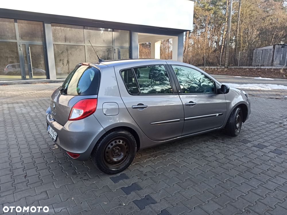 Renault Clio 1.2 16V Life - 14