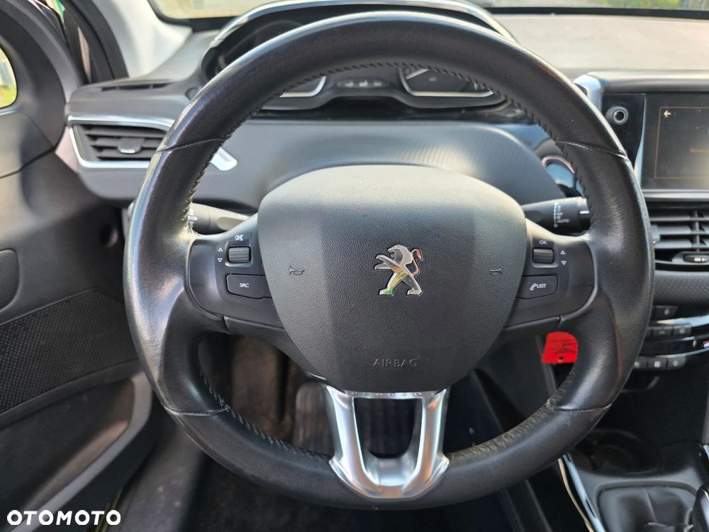 Peugeot 2008 BlueHDi 100 STOP & START Signature - 23