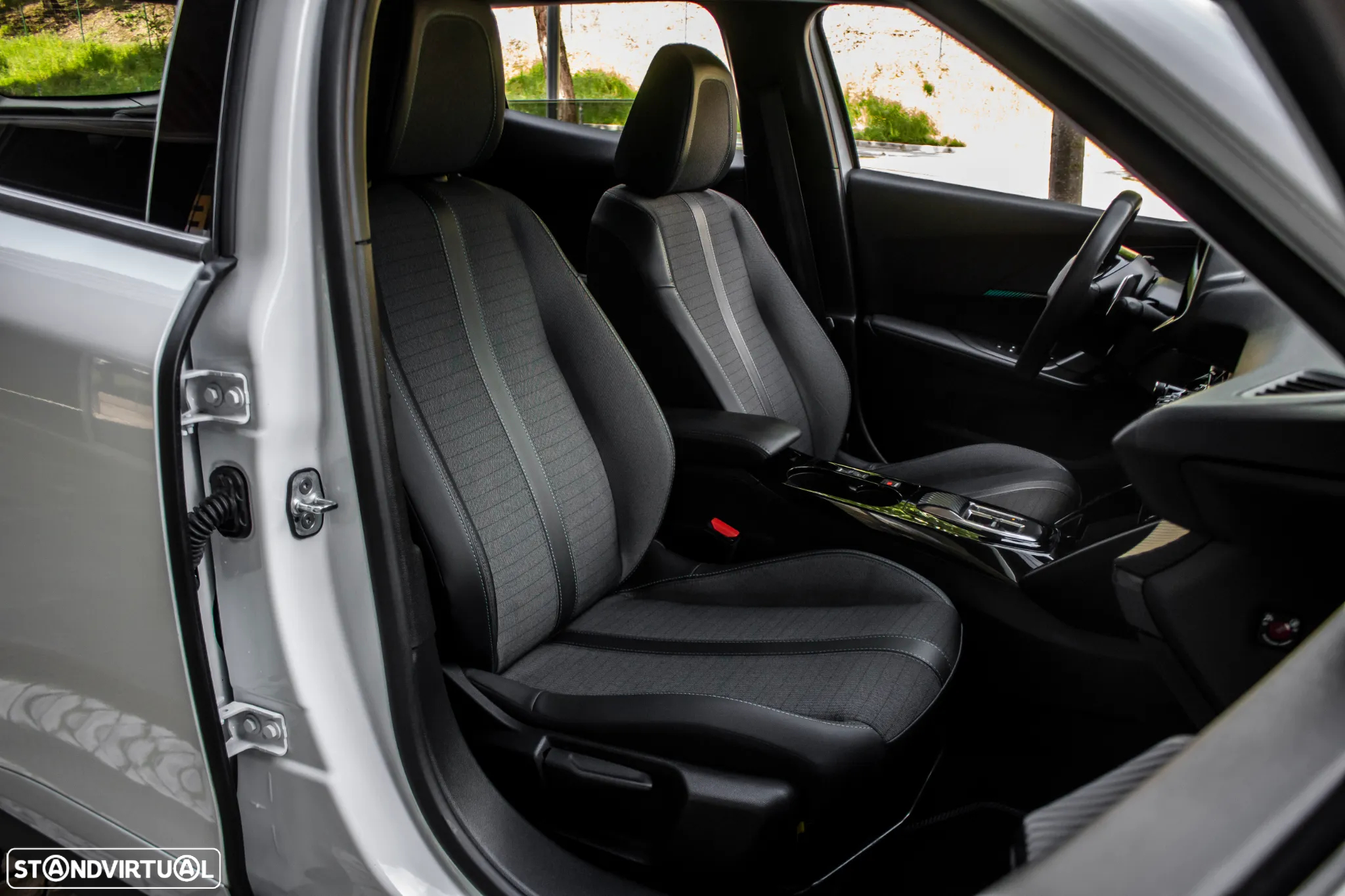 Peugeot 2008 1.5 BlueHDi Allure EAT8 - 30