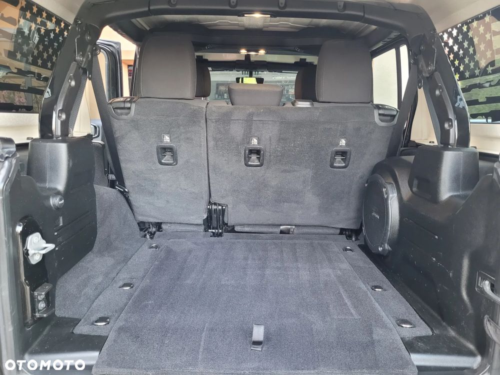 Jeep Wrangler - 12