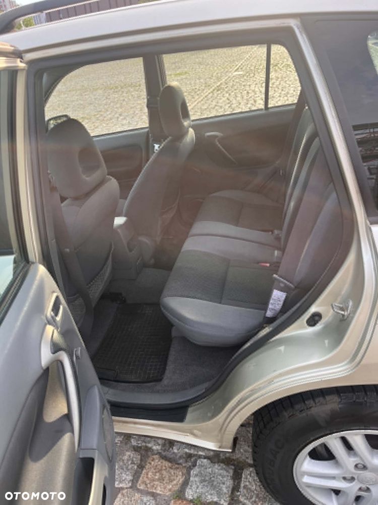 Toyota RAV4 - 11