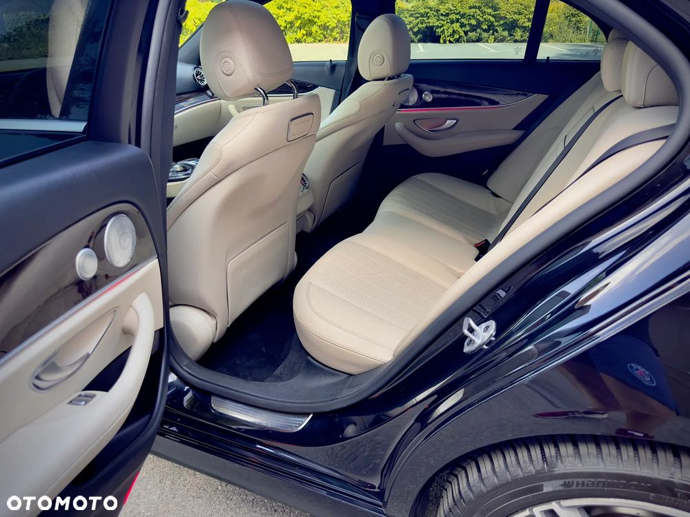 Mercedes-Benz Klasa E 300 9G-TRONIC AMG Line - 21