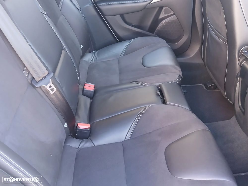 Volvo V40 1.6 D2 R-Design - 27