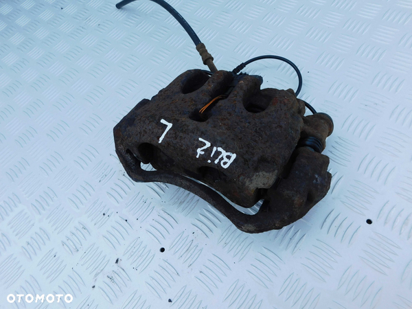 Zacisk hamulcowy jarzmo przód bliźniak Sprinter 906 VW Crafter OEM L