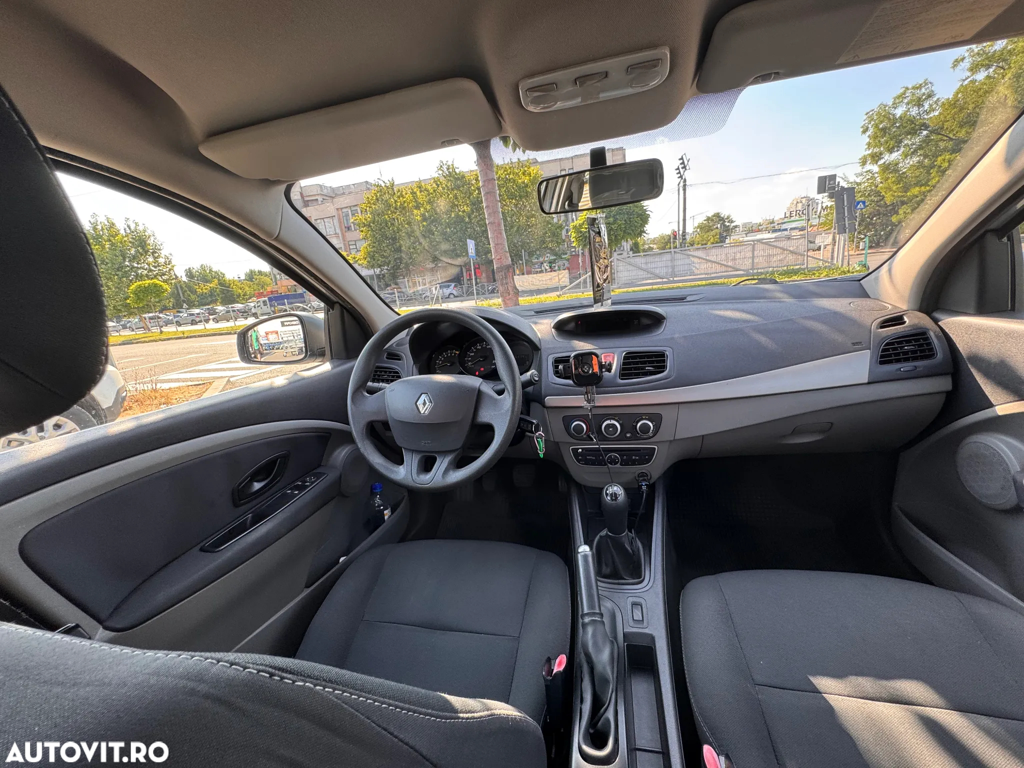Renault Fluence 1.6 16V Authentique - 8