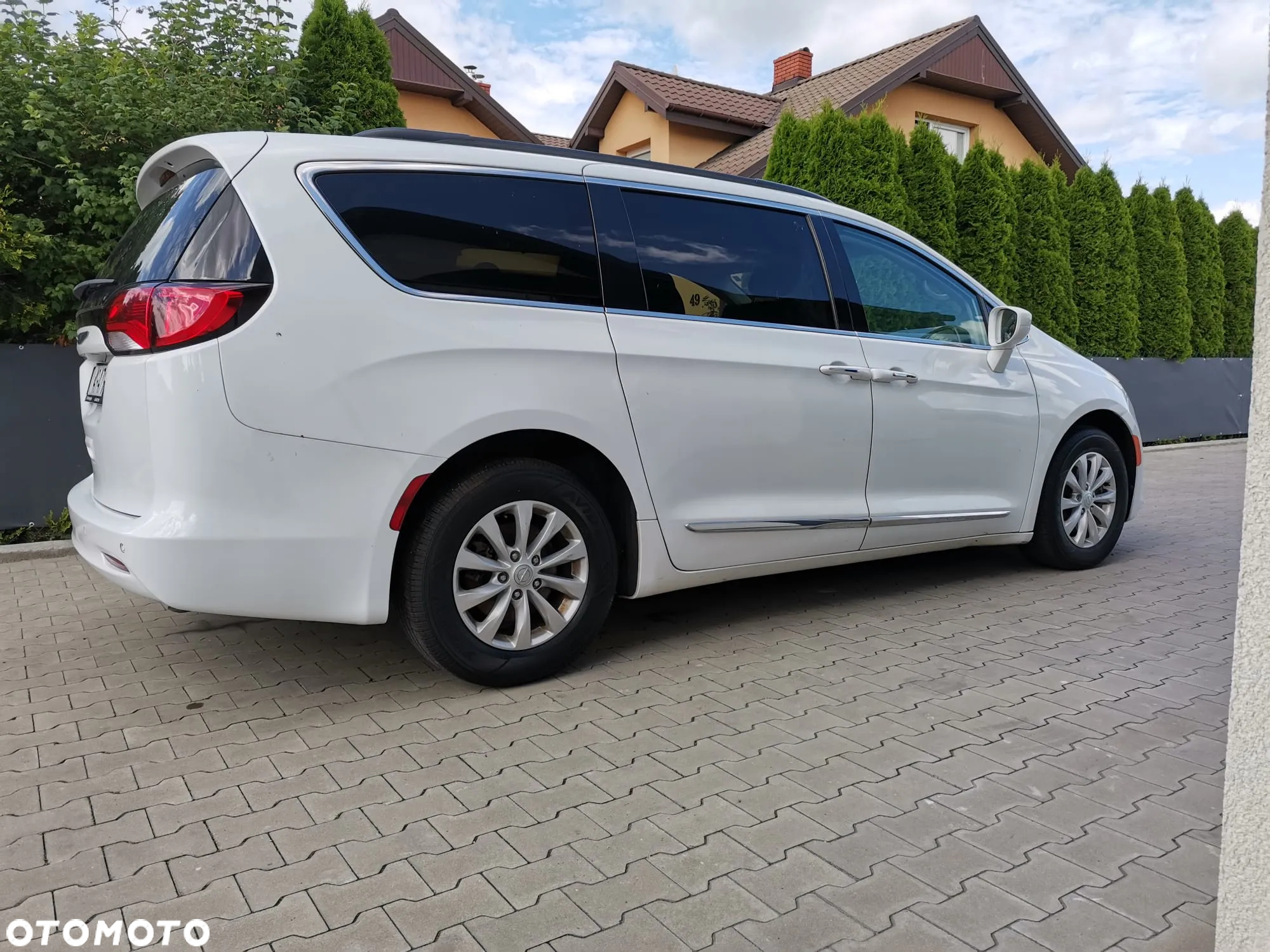 Chrysler Pacifica - 4