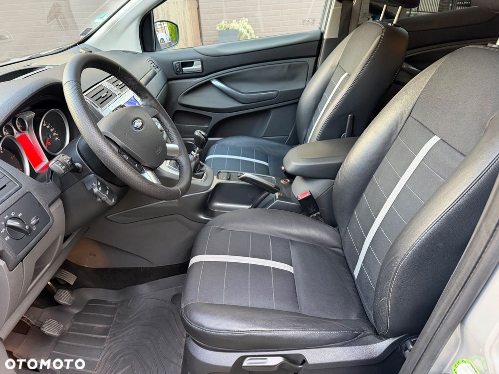 Ford Kuga - 25