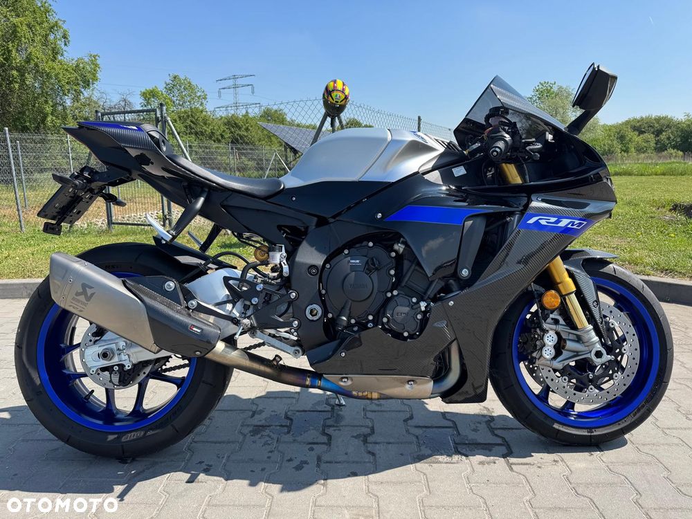 Yamaha R1 - 10