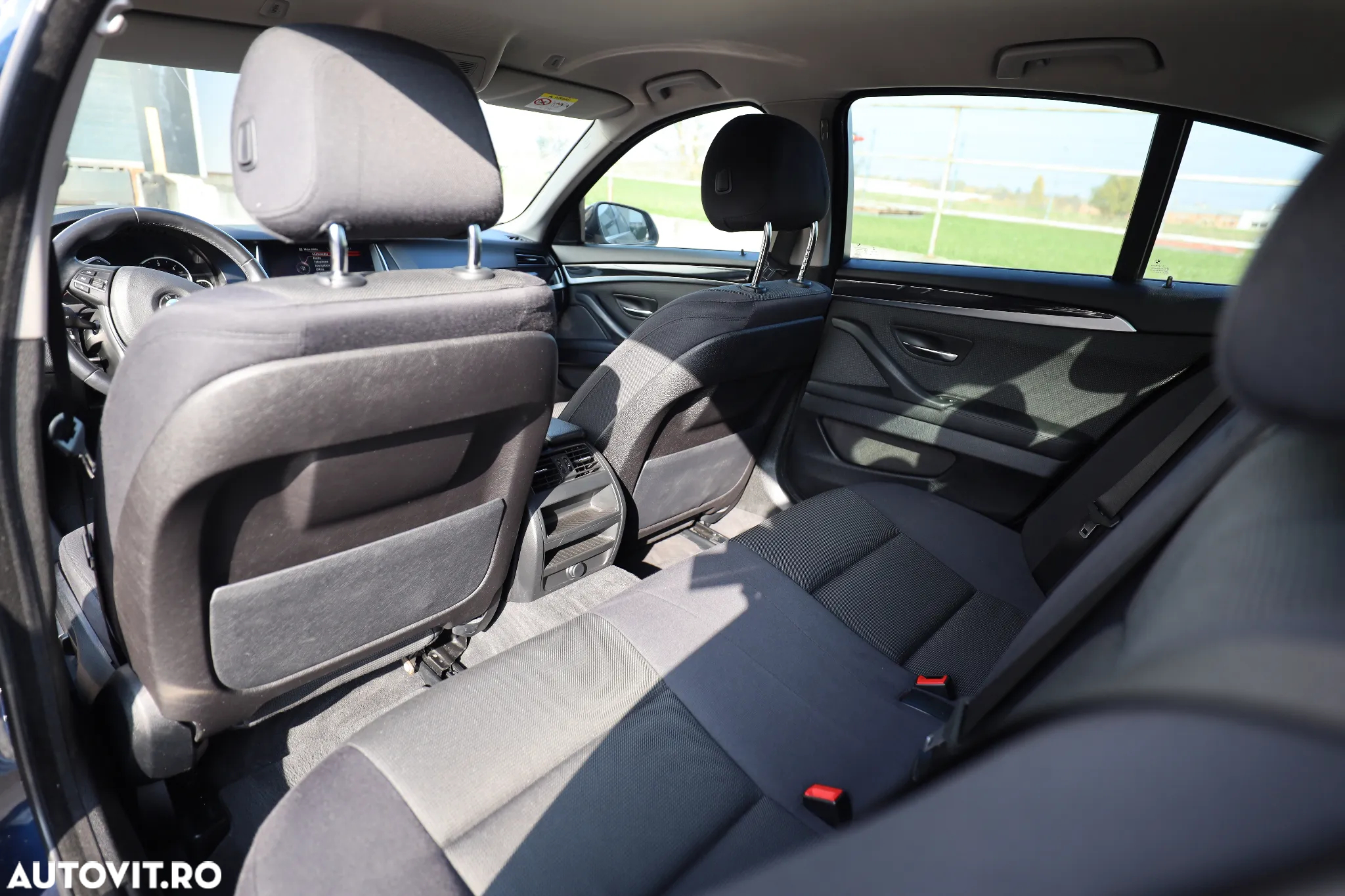 BMW Seria 5 520d xDrive AT - 11