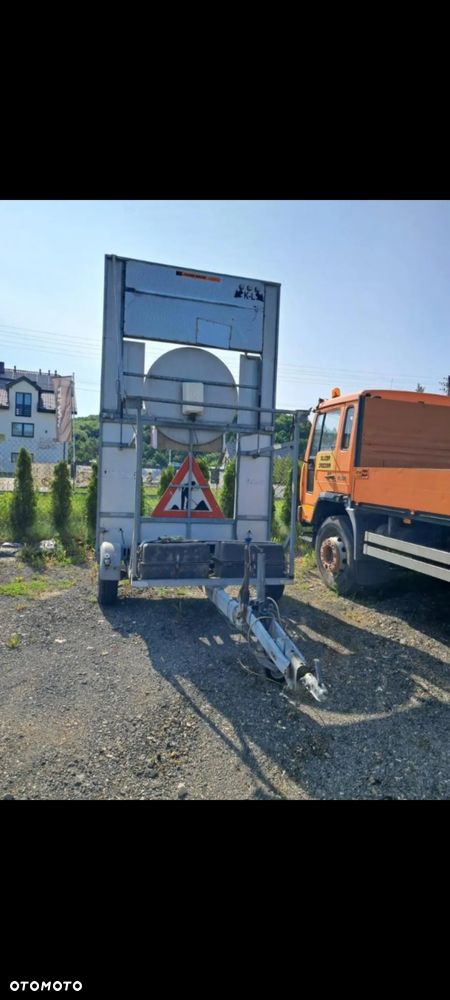 przyczepa sygnalizacyjna ostrzegawcza - 1