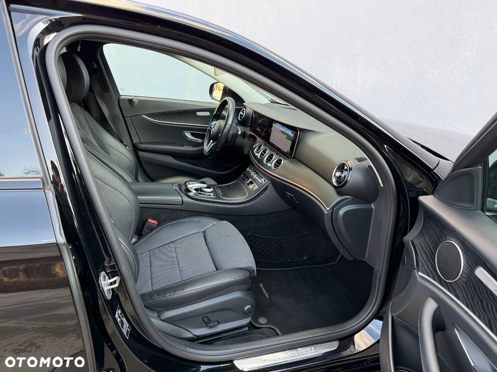 Mercedes-Benz Klasa E 220 d 4-Matic 9G-TRONIC - 11