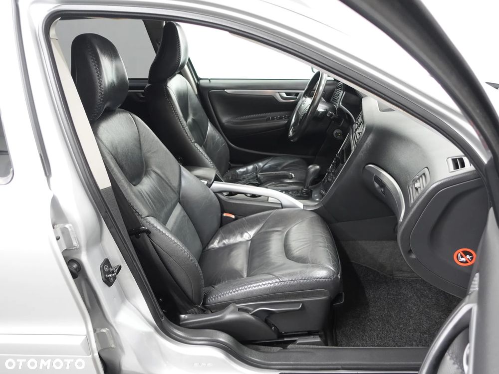 Volvo XC 70 D5 AWD Momentum - 26