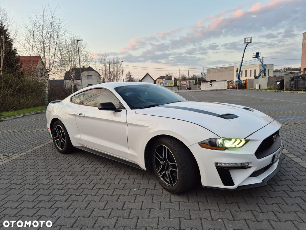 Ford Mustang - 4