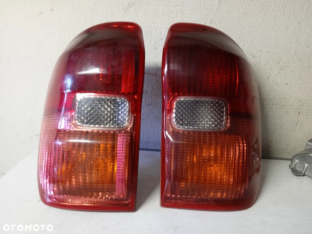 LAMPA TYLNA TOYOTA RAV4 00-03 LEWA LUB PRAWA - 2
