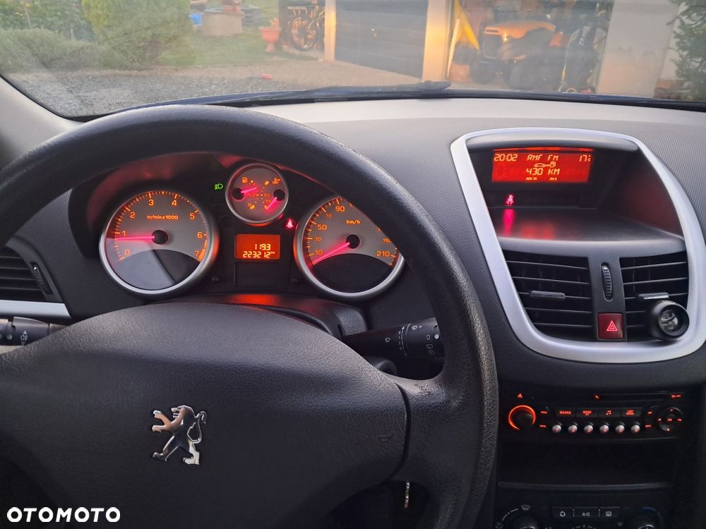 Peugeot 207 - 8