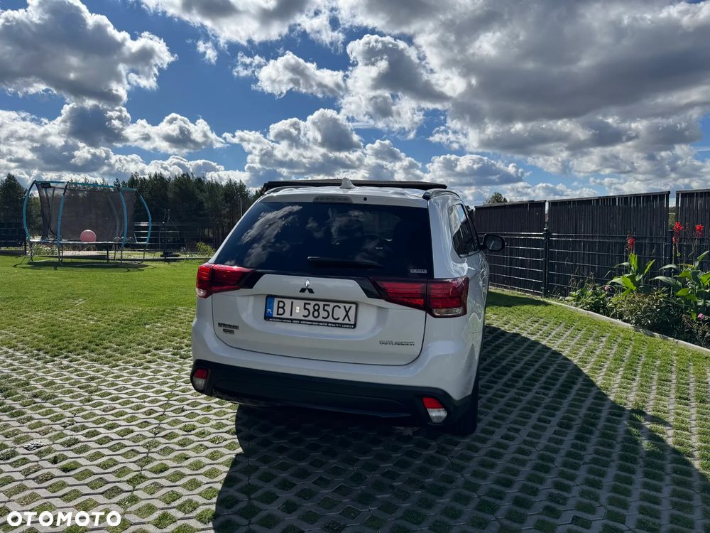 Mitsubishi Outlander - 10