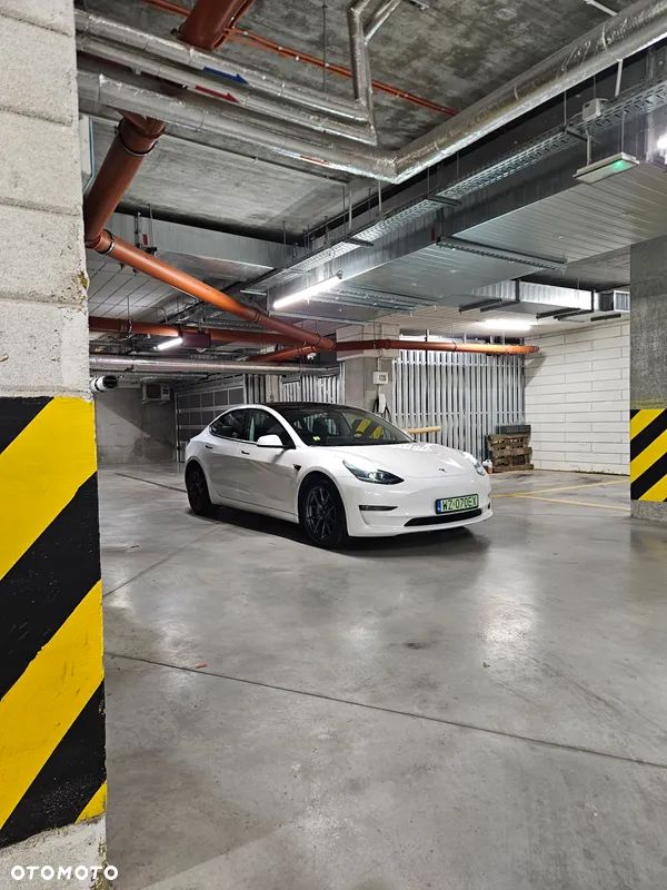 Tesla Model 3 - 1
