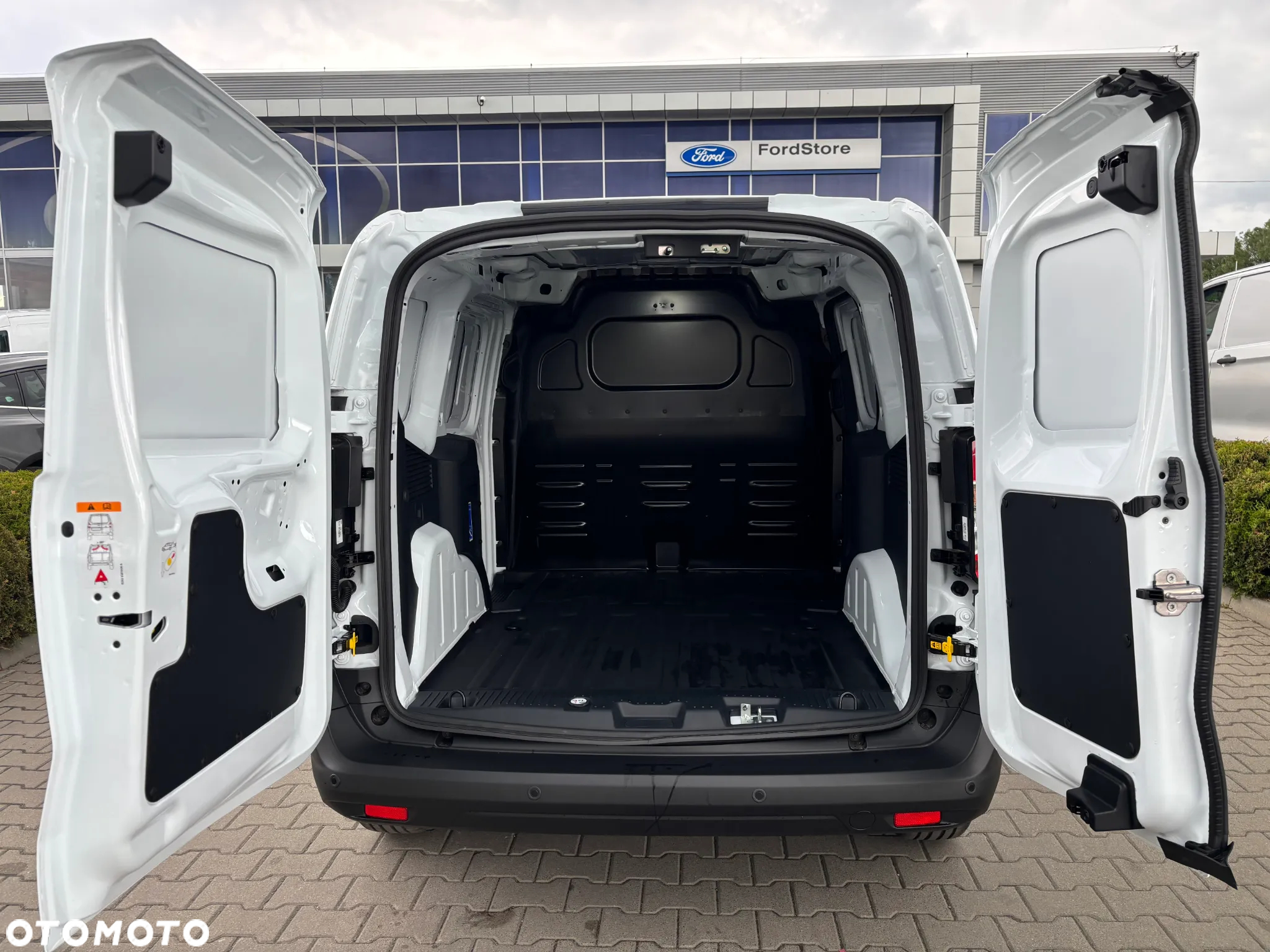 Ford Transit E-Courier Van - 9