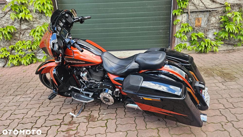 Harley-Davidson CVO Street Glide - 4