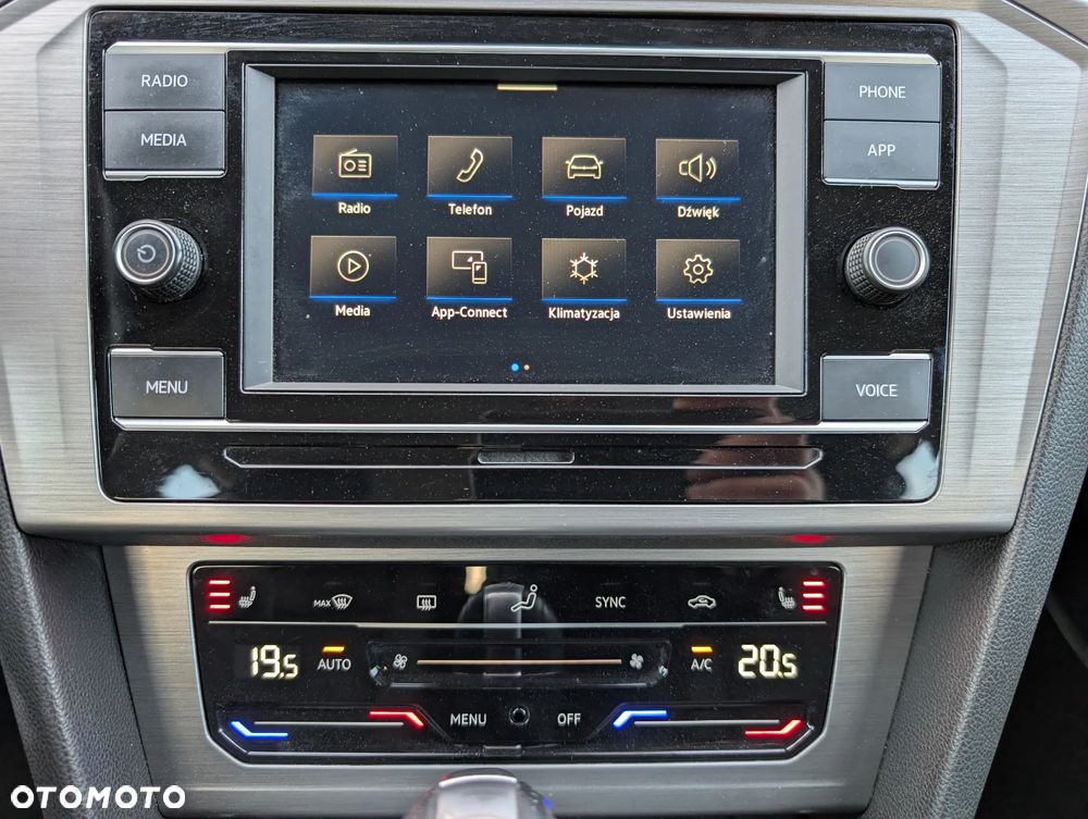 Volkswagen Passat - 31