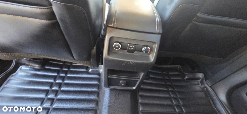 Ford S-Max 2.0 TDCi Titanium PowerShift - 32