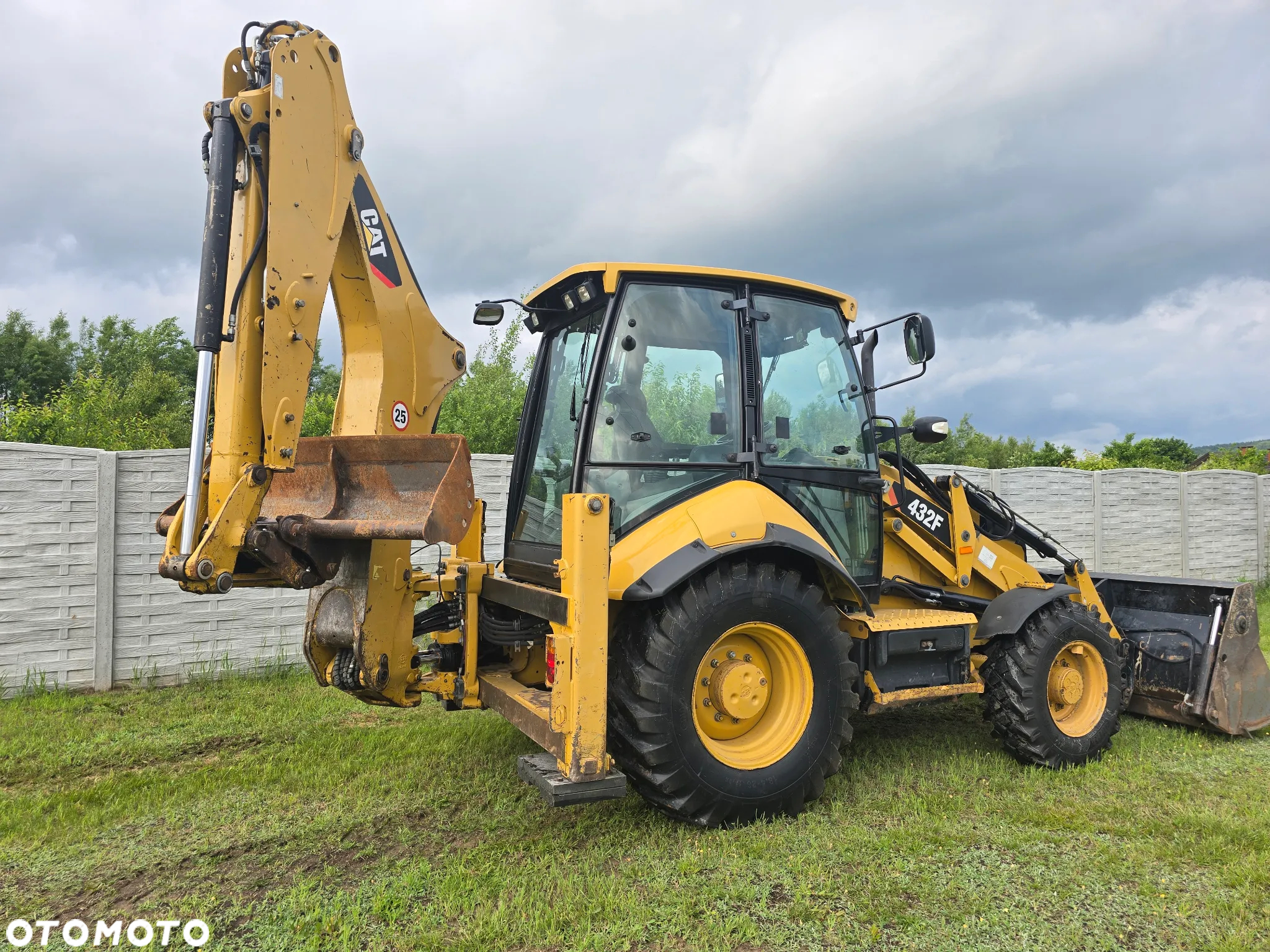 Caterpillar - 10