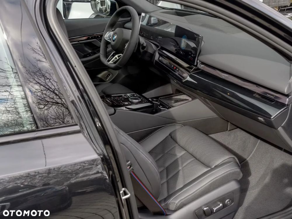 BMW Seria 5 540d xDrive mHEV M Sport - 32