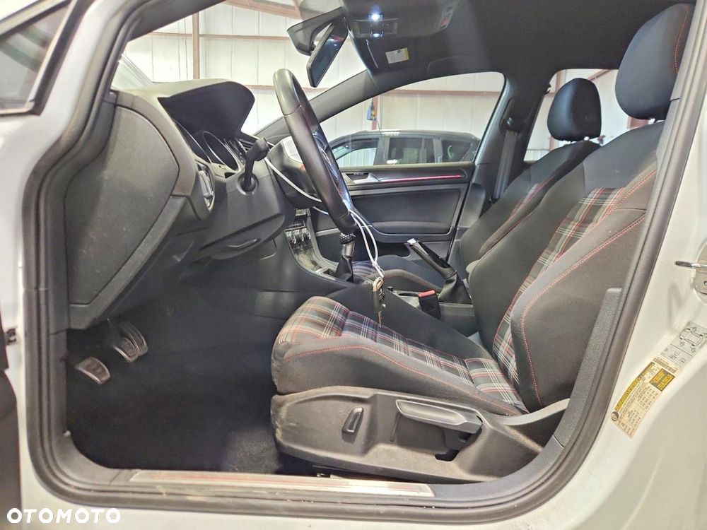 Volkswagen Golf 2.0 TSI GTI TCR DSG - 8