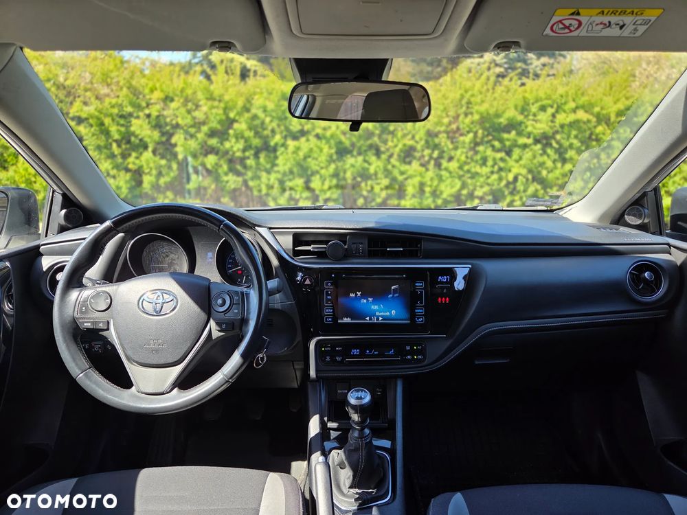 Toyota Auris 1.6 Premium - 11