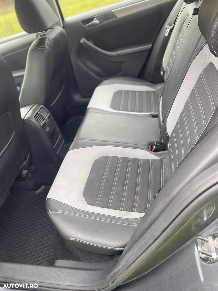 Volkswagen Jetta - 3