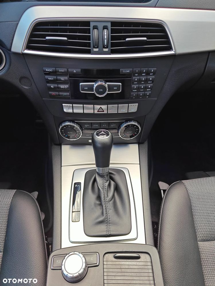Mercedes-Benz Klasa C 200 CDI DPF (BlueEFFICIENCY) 7G-TRONIC Avantgarde - 28