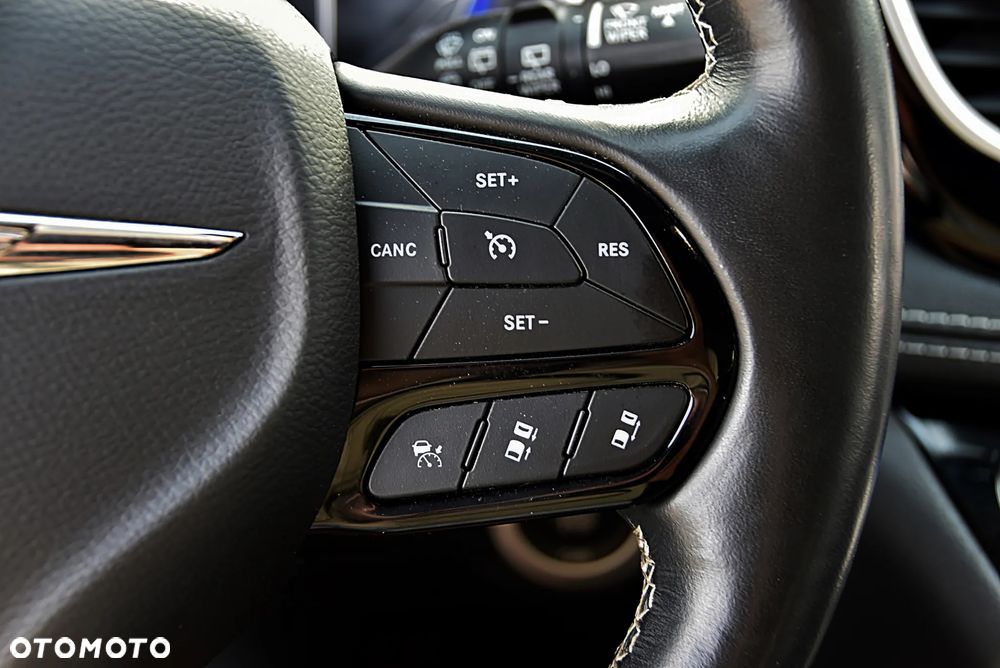 Chrysler Pacifica - 35