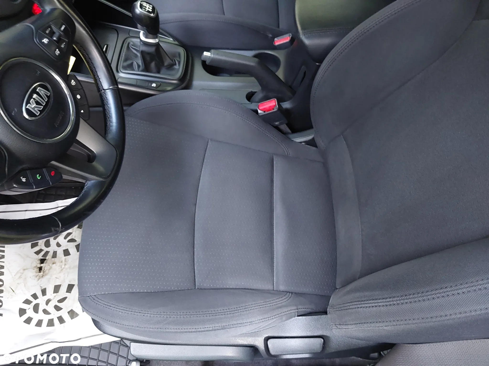 Kia Carens - 13