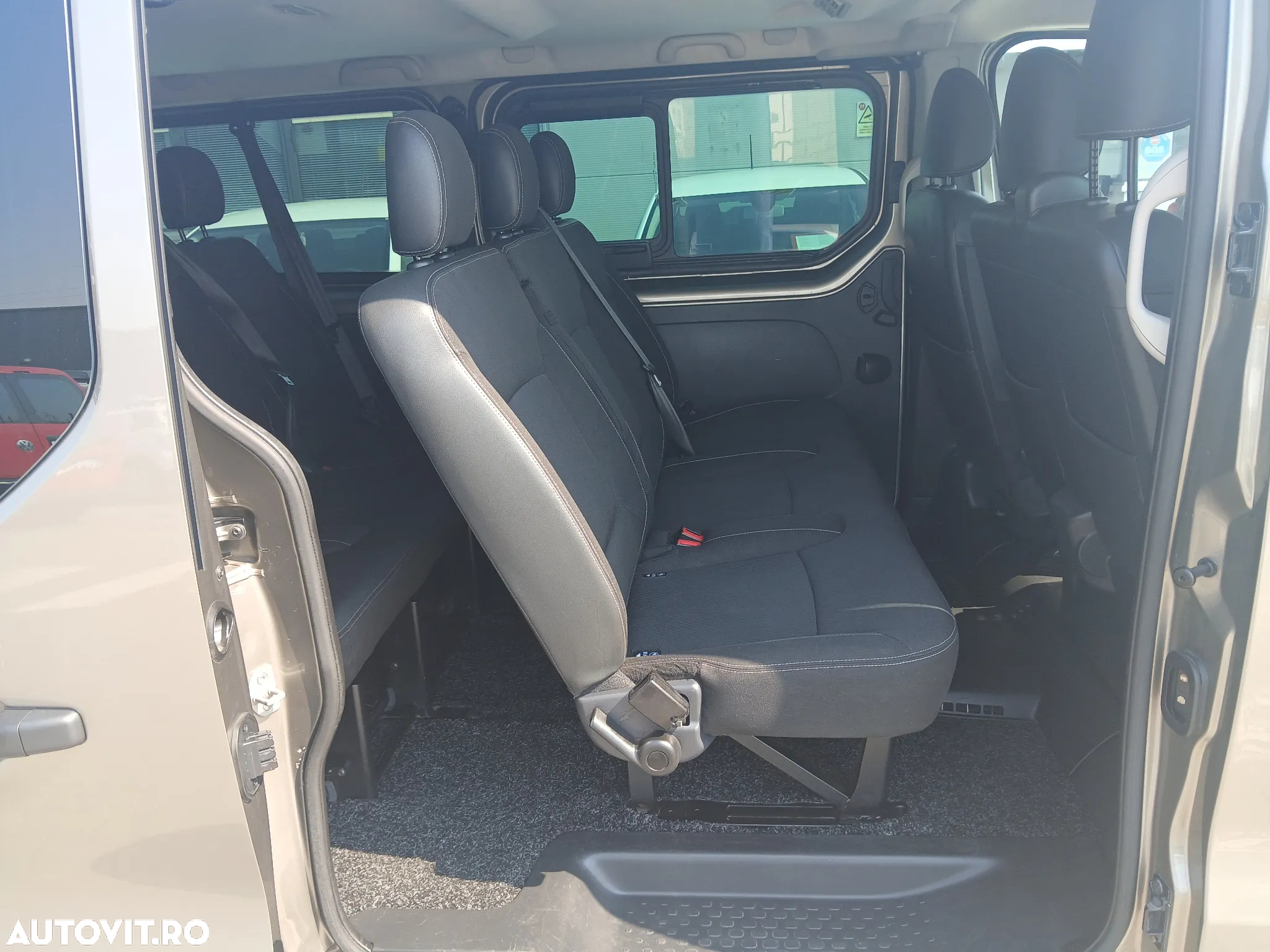 Renault Trafic Combi L2H1 1.6 dCi TT 145 7+1 Expression Plus - 18