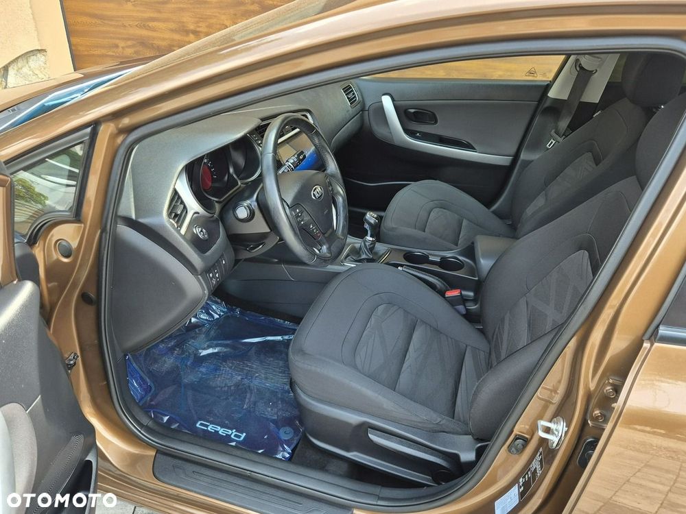 Kia Ceed - 9