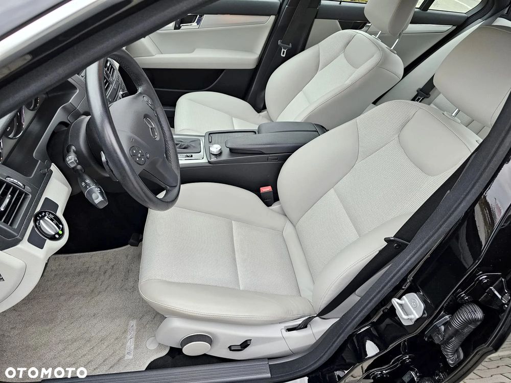 Mercedes-Benz Klasa C 280 7G-TRONIC Avantgarde Sport Edition + - 23