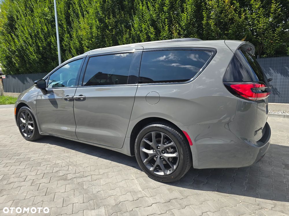 Chrysler Pacifica - 14