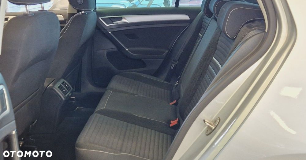 Volkswagen Golf - 14