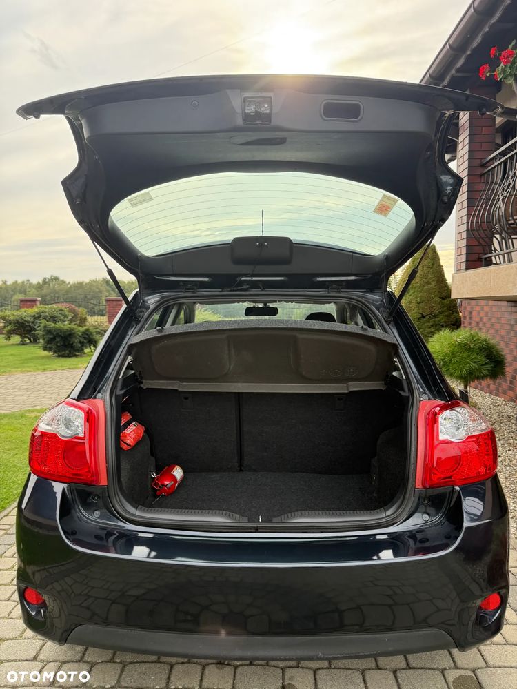 Toyota Auris 2.0 D-4D Premium + - 6